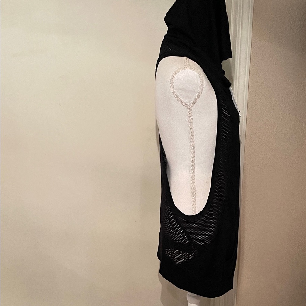 “Nike” Black Hooded Vest with Logo! - Picture 7 of 11